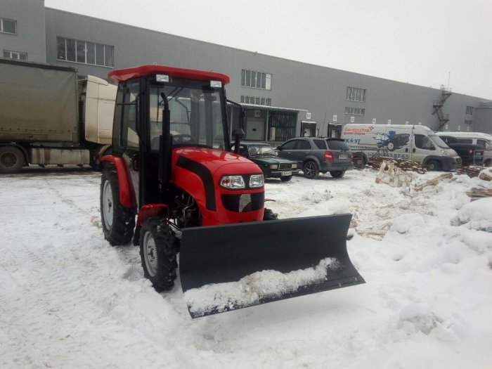 Расчистка участка парковки от снега в Троицке